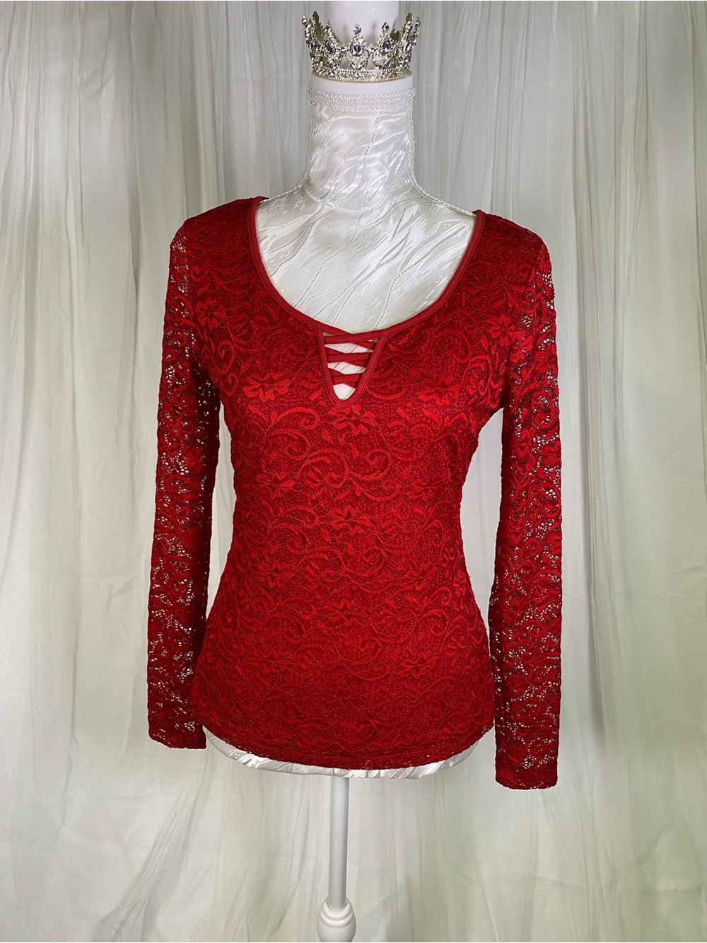 Red Y2K Lace Long-Sleeve Top with V- Neck Detail